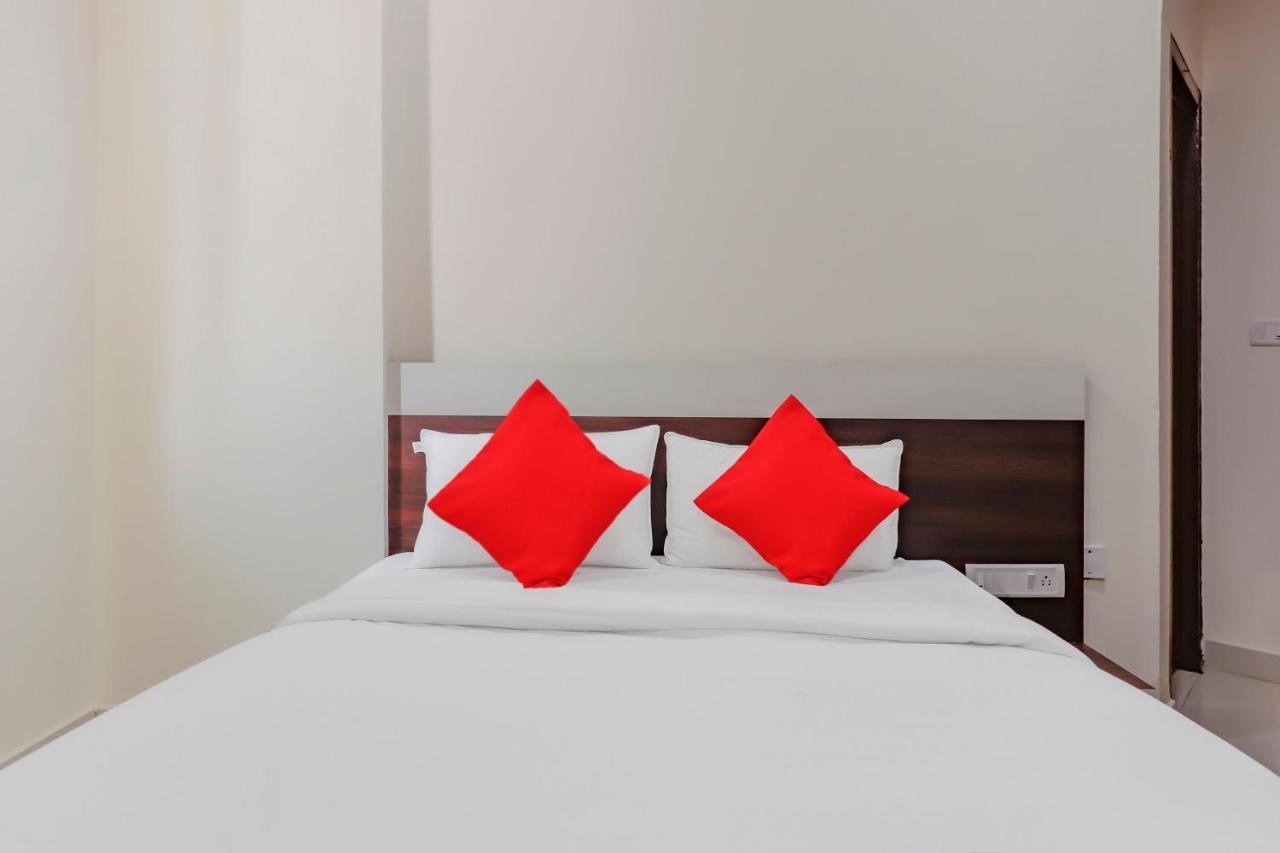 Oyo Flagship 80044 Royal Wood Deluxe Hotel