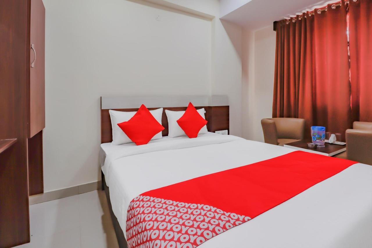 Oyo Flagship 80044 Royal Wood Deluxe Hotel 3*