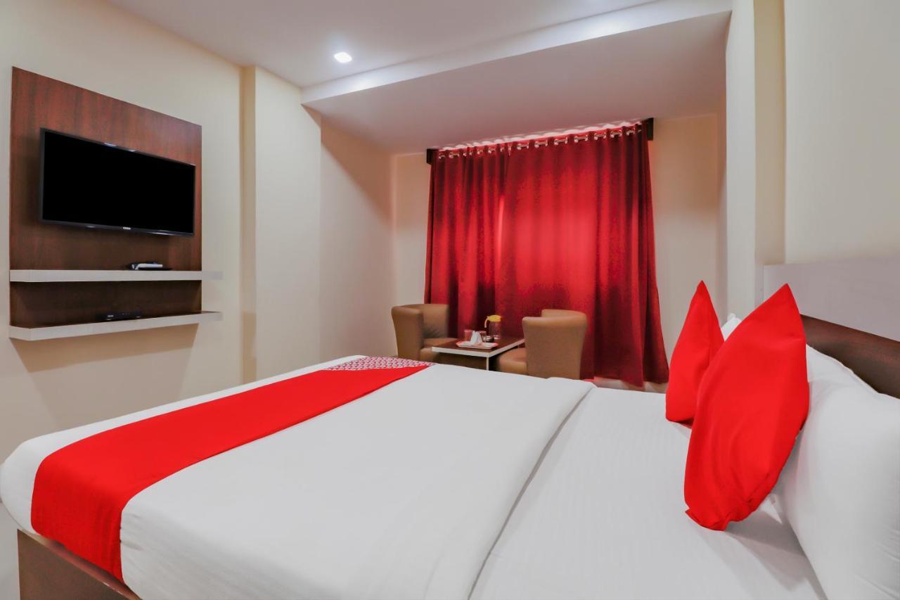 Oyo Flagship 80044 Royal Wood Deluxe Hotel Bangalore