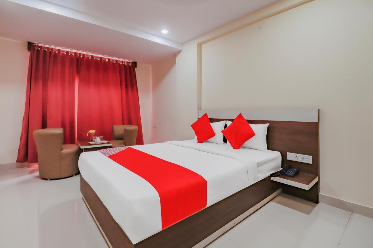 Hotel Oyo Flagship 80044 Royal Wood Deluxe