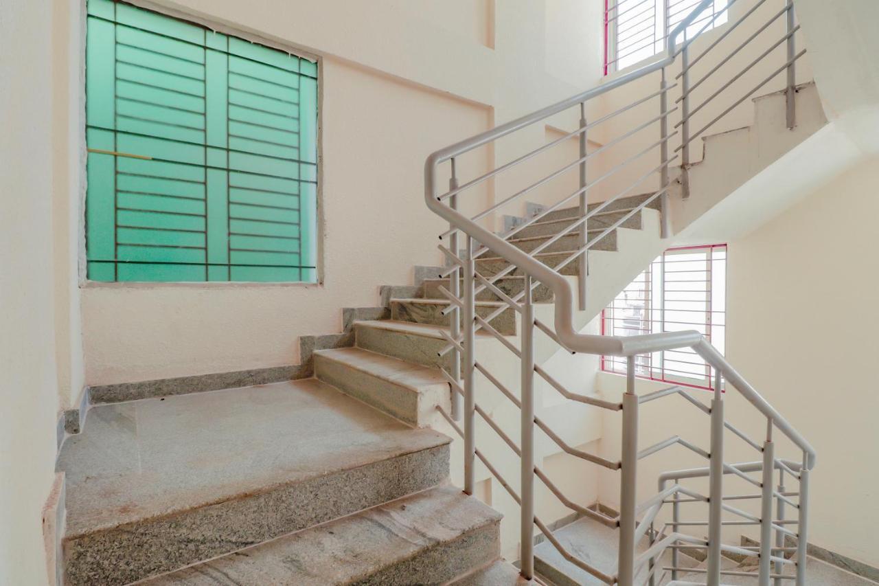 Hotel Oyo Flagship 80044 Royal Wood Deluxe Bangalore