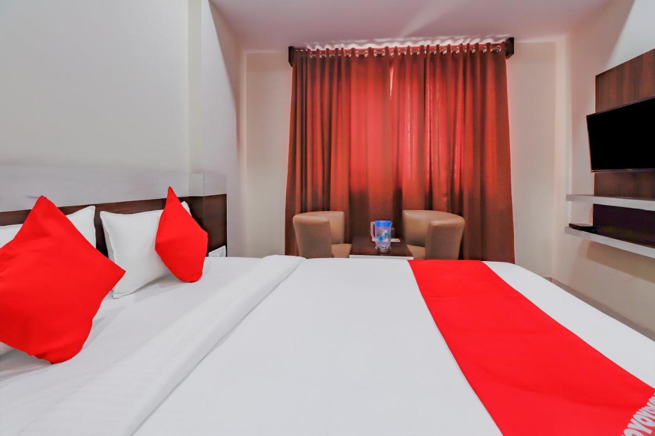 Oyo Flagship 80044 Royal Wood Deluxe Hotel Bangalore