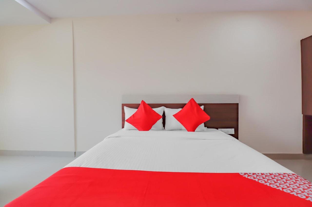 Oyo Flagship 80044 Royal Wood Deluxe Bangalore