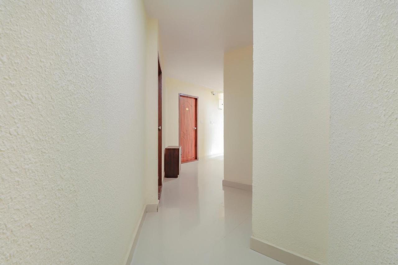 Oyo Flagship 80044 Royal Wood Deluxe Bangalore