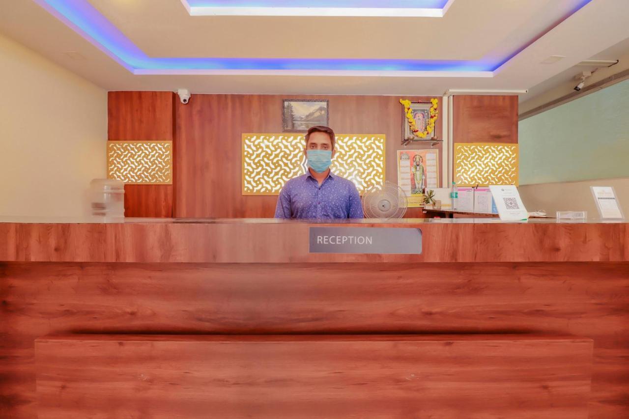 Hotel Oyo Flagship 80044 Royal Wood Deluxe