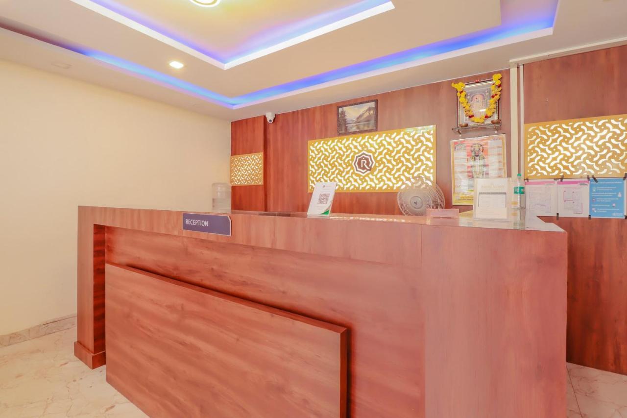 Hotel Oyo Flagship 80044 Royal Wood Deluxe 3*