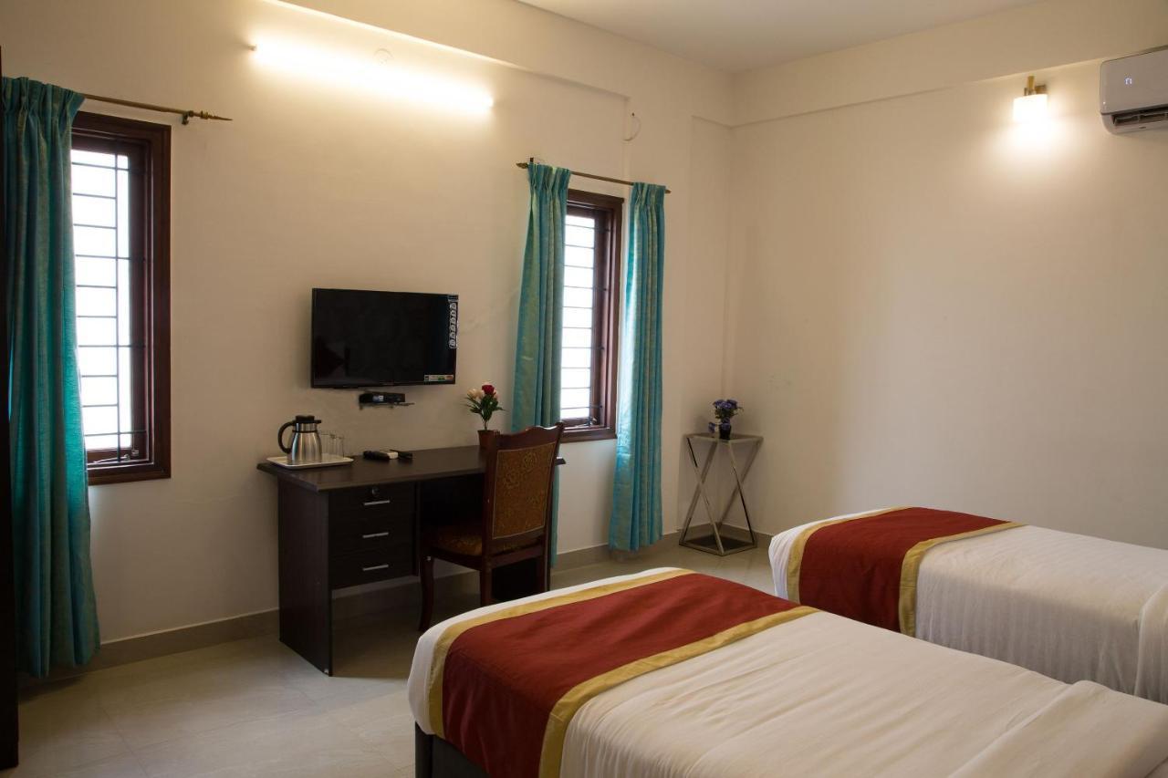 Oyo 8737 King Suites Hotel 3*