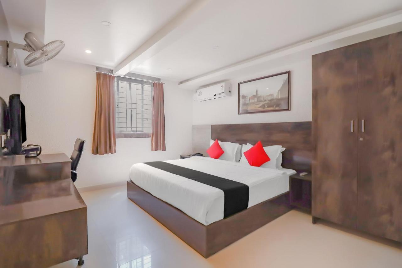 Capital O Royal Galaxy Finesse Near Phoenix Marketcity Hotel