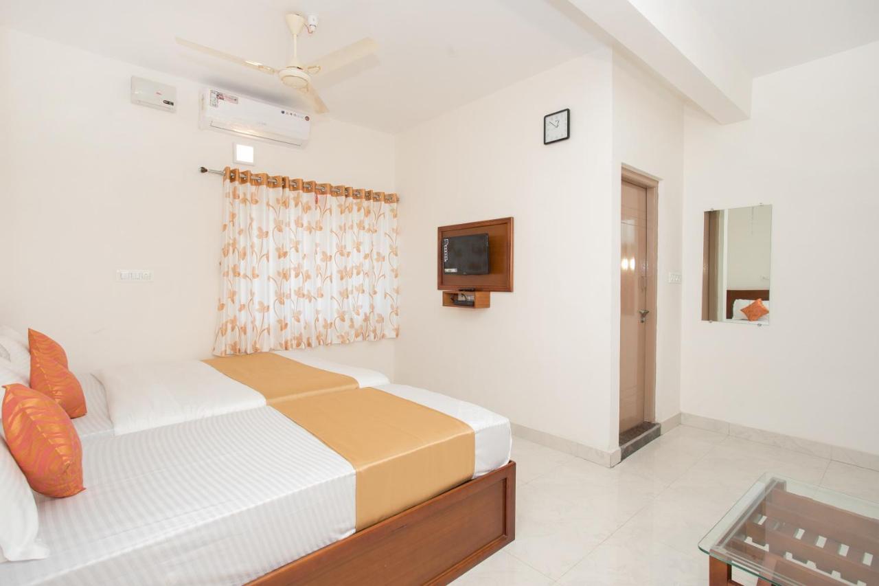 Oyo 11097 Grand Arabian Hotel