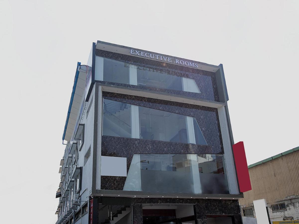 Hotel Oyo 11097 Grand Arabian Bangalore