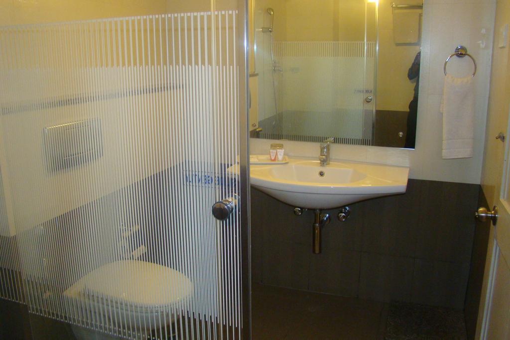 Hotel The Curzon Court Bangalore