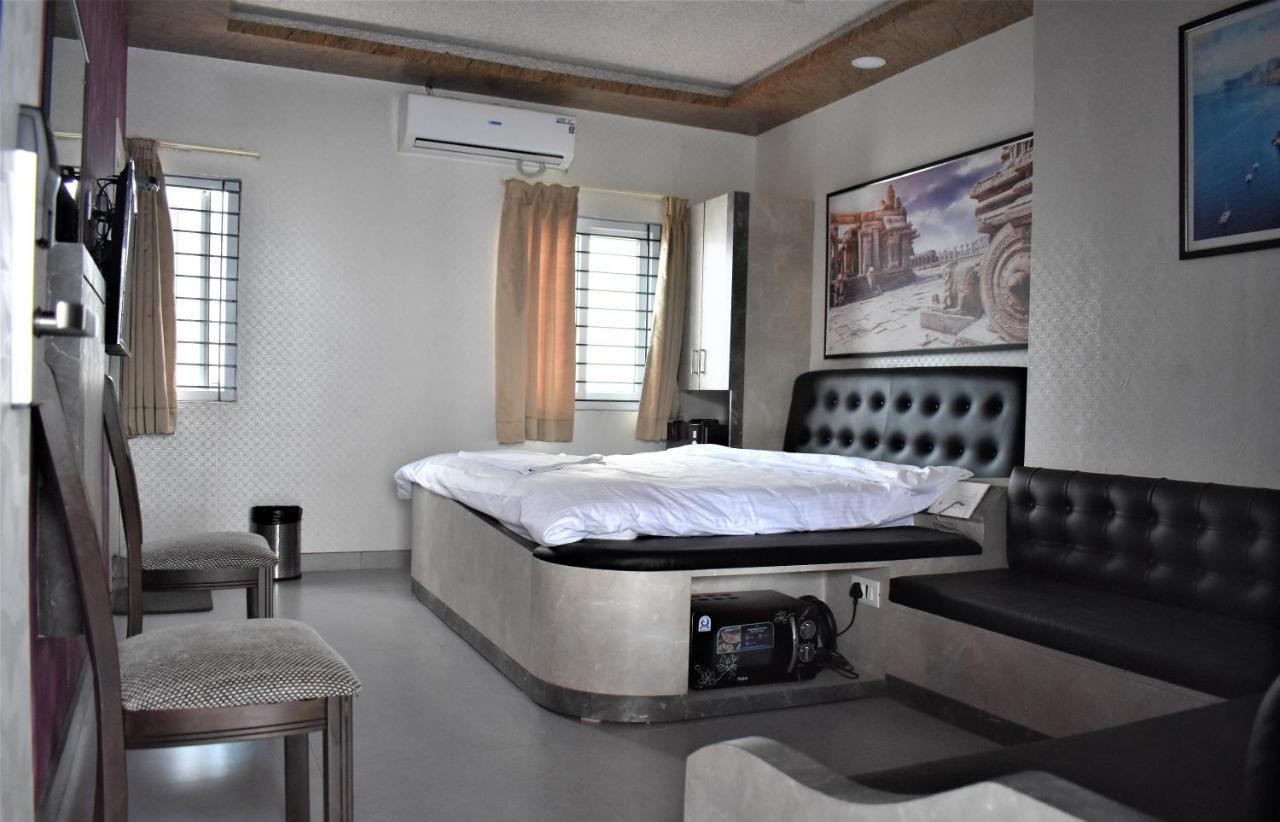 4 Seasons Suites J.P. Nagar Apartamento *