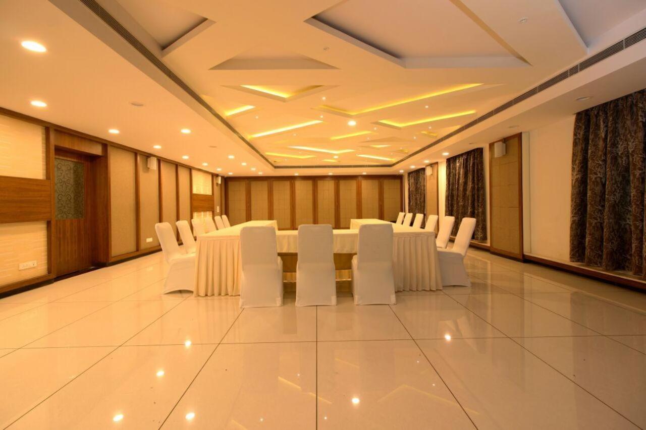 Hotel West Fort 4*