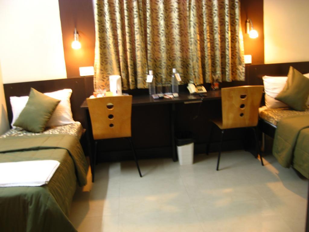 Woodstock Express 3* Bangalore