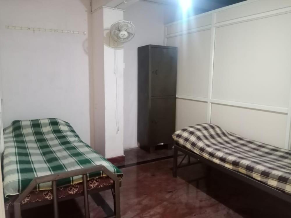 Metro Pg Hostel *