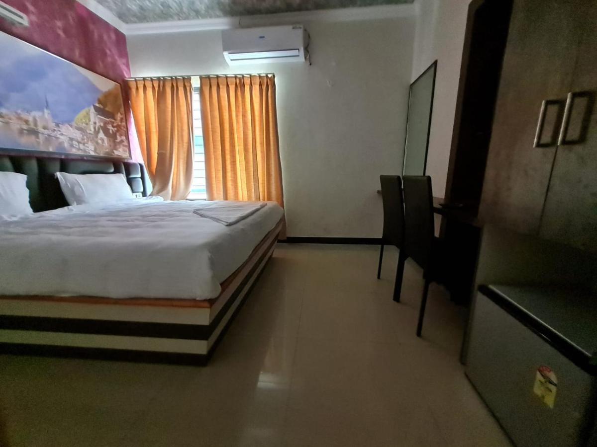 4 Seasons Suites J.P. Nagar