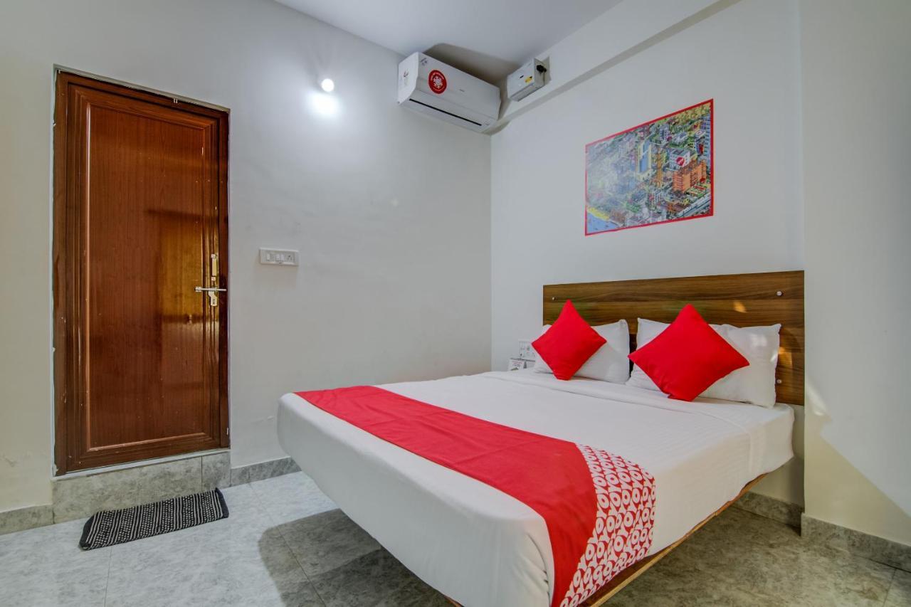 Super O Varcity Comforts Near Ragigudda Sri Prasanna Anjaneyaswamy Temple Hotel 3*