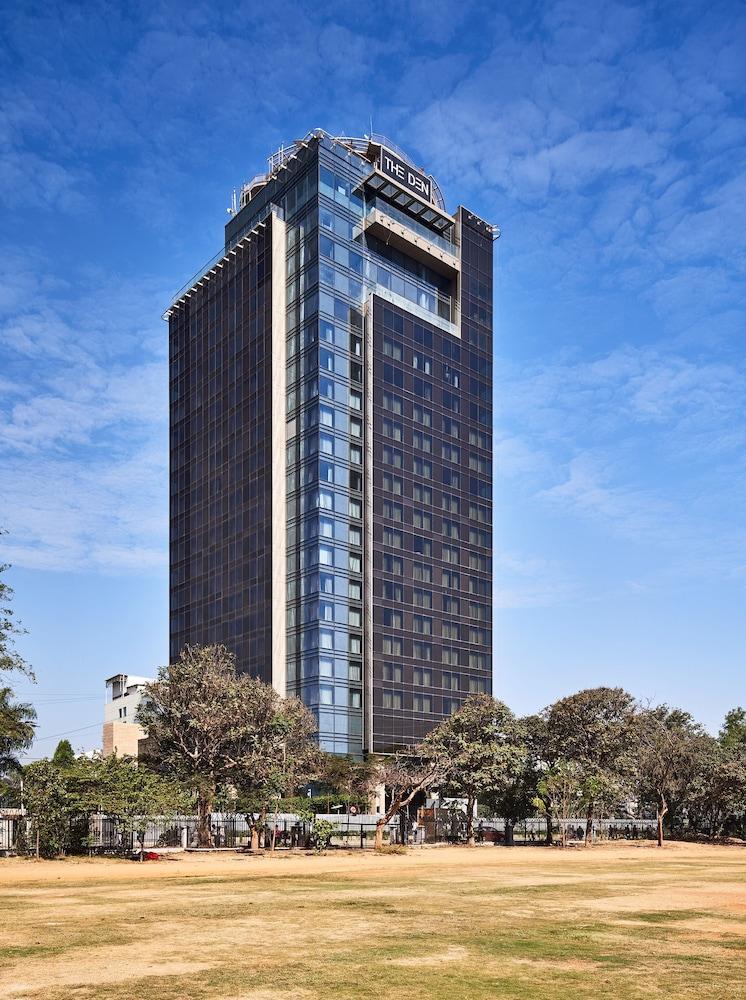 Hotel The Den,