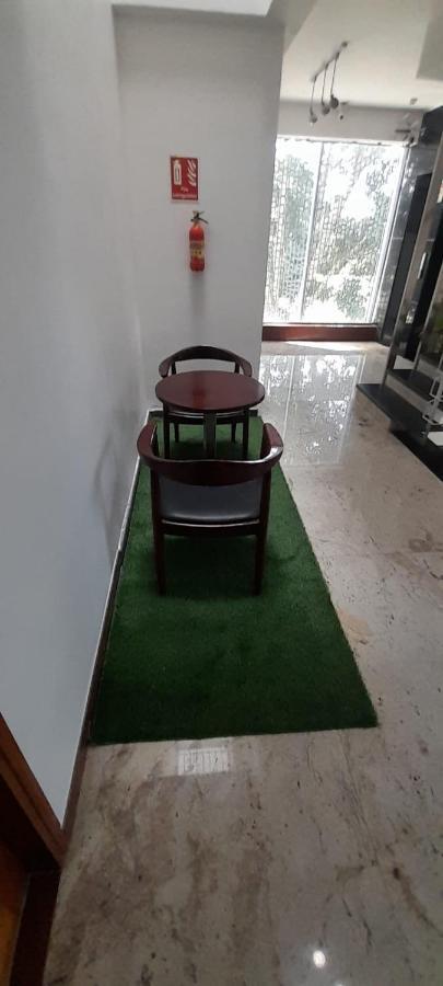 Avi Fortune - Near International Airport Apartment