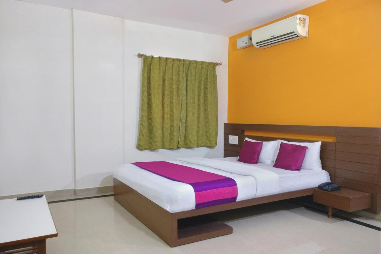 Capital O 9151 Sri Sai Comforts Jayanagar Hotel Bangalore