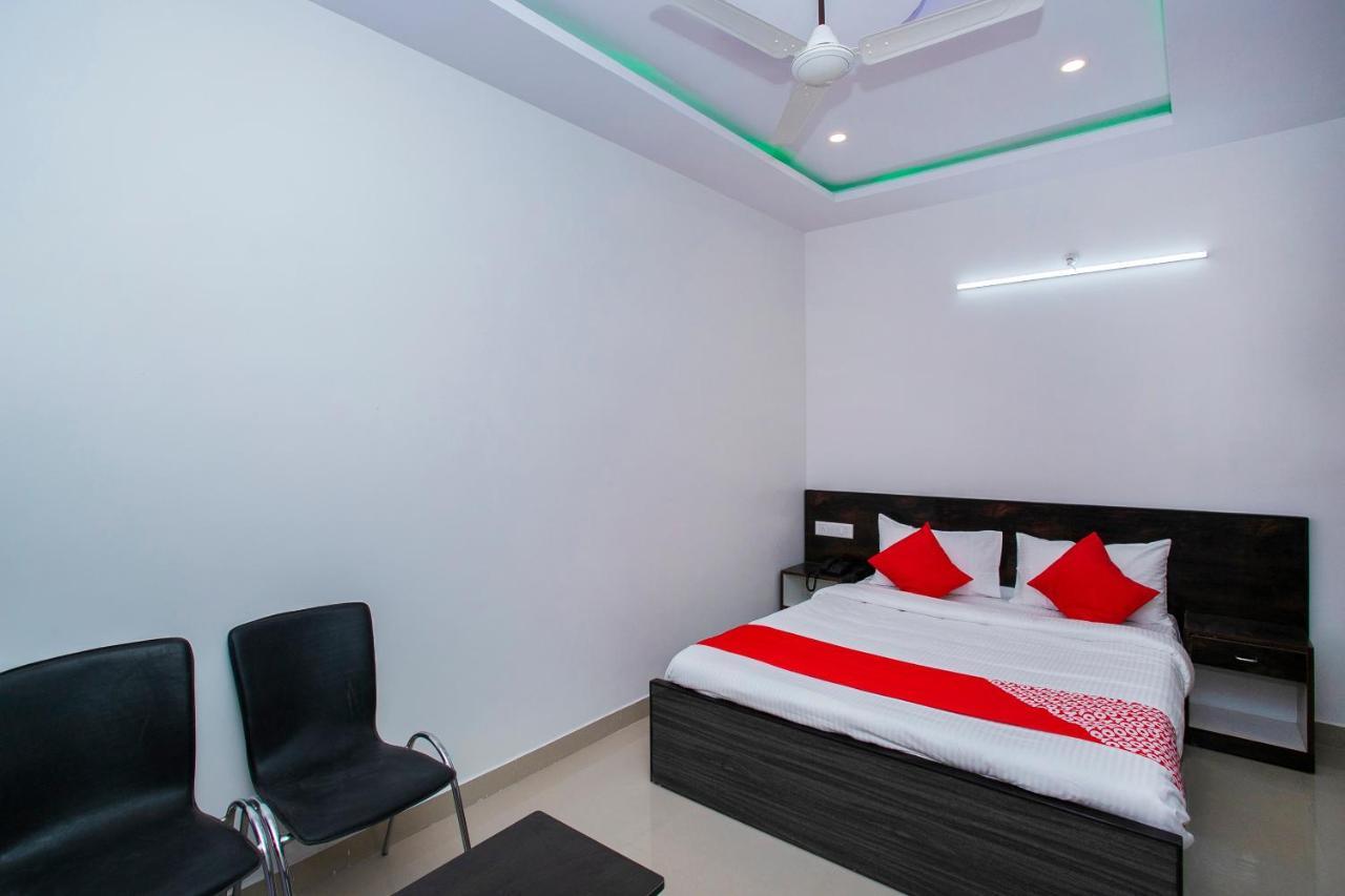 Hotel Oyo 19704 Sai Dham Comfort 3*