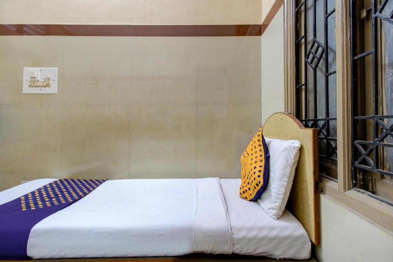 Spot On 75643 Golden Hotel