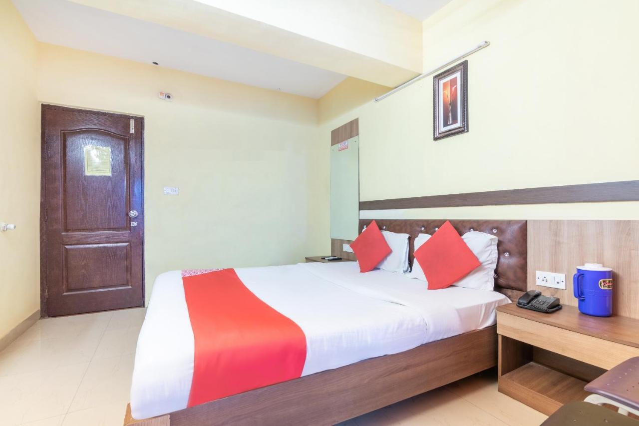 Oyo 9016 Charu Comforts Hotel 3*