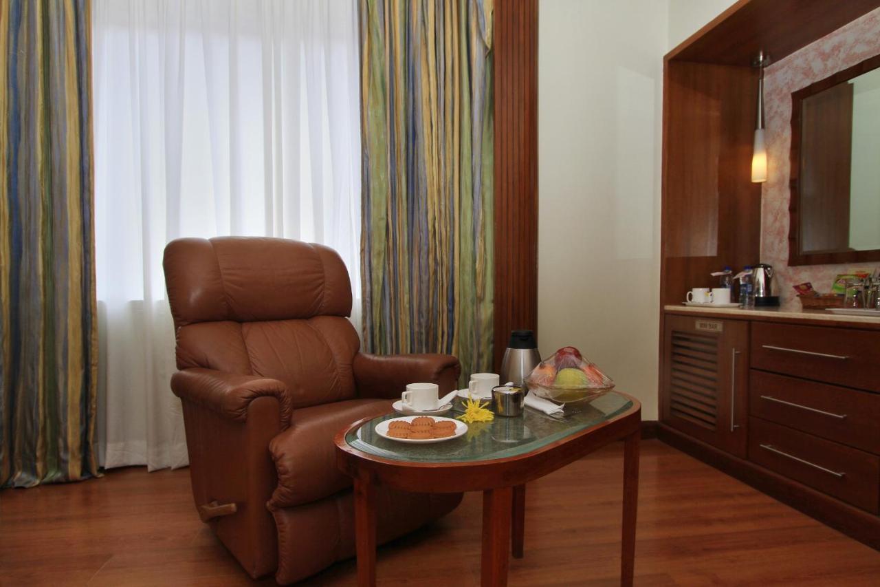 Hotel La Sara Grand Bangalore