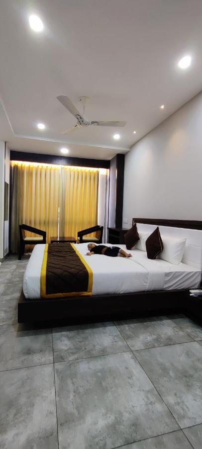 Abooz Hotel 3*