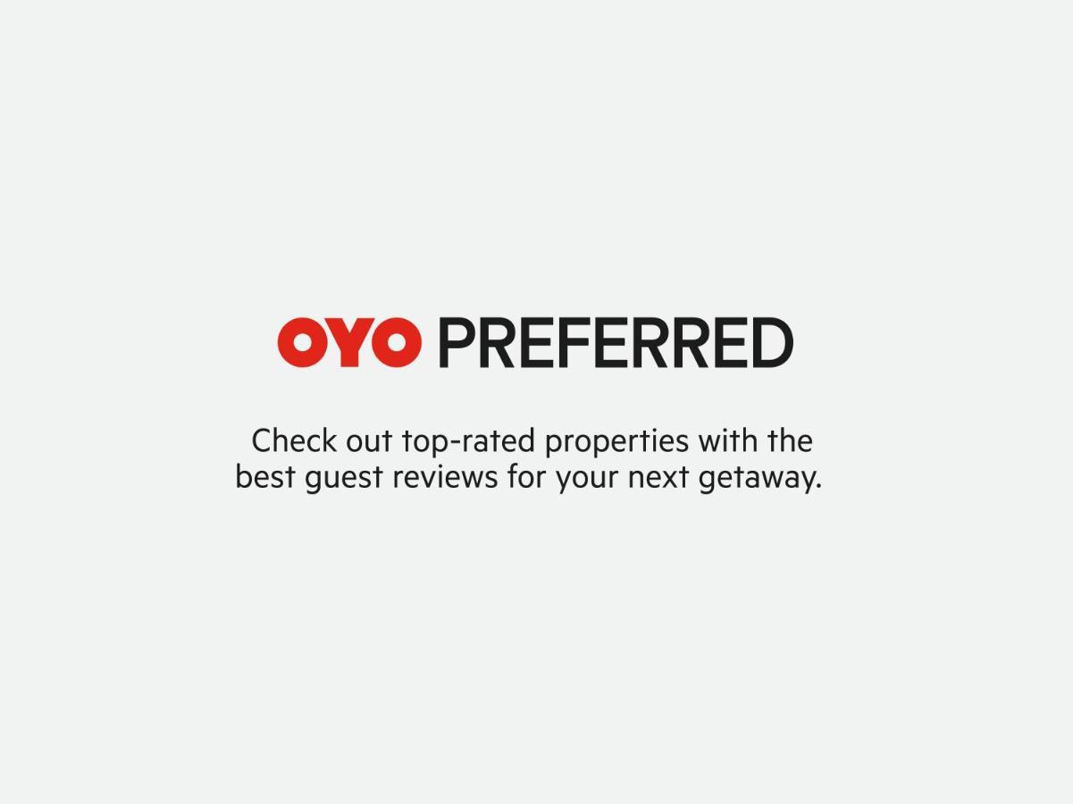 Oyo Flagship 80044 Royal Wood Deluxe Hotel Bangalore