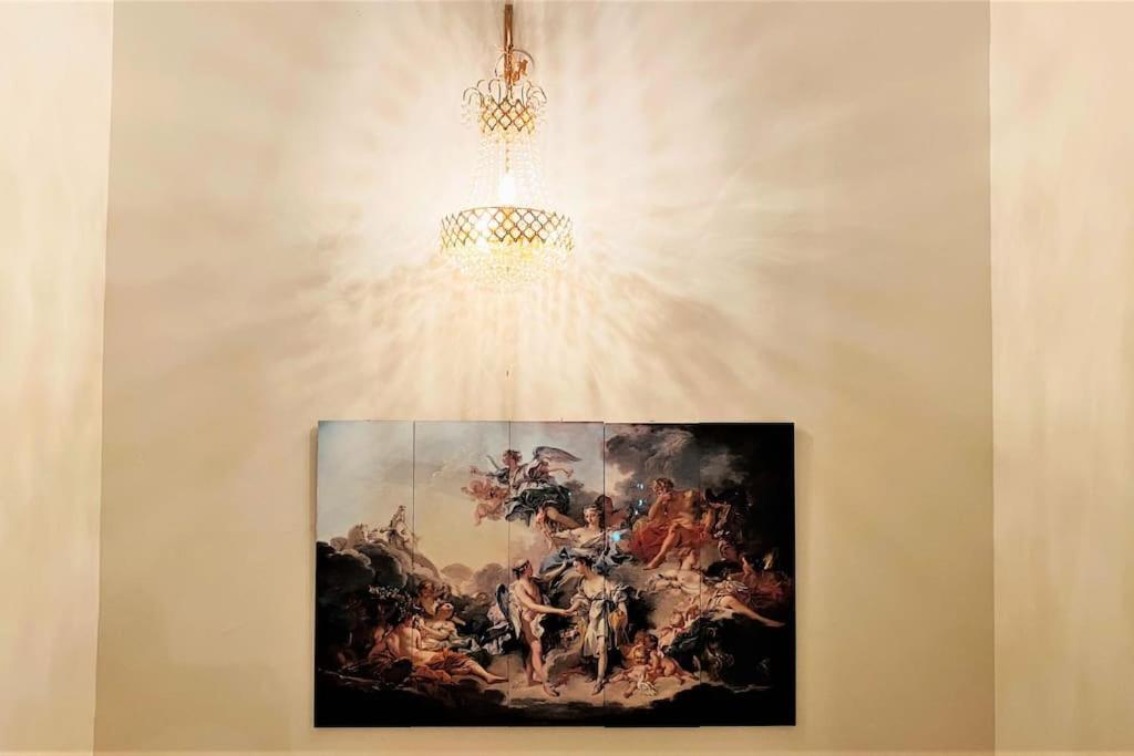 Parisian Themed Duplex Penthouse On The 26Th Floor