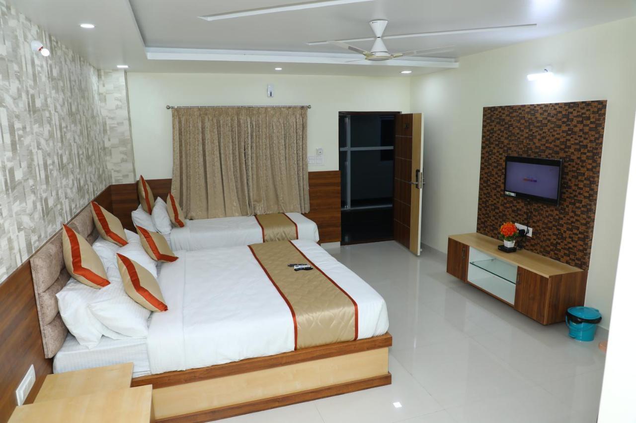 Hotel 8th Mile Suites