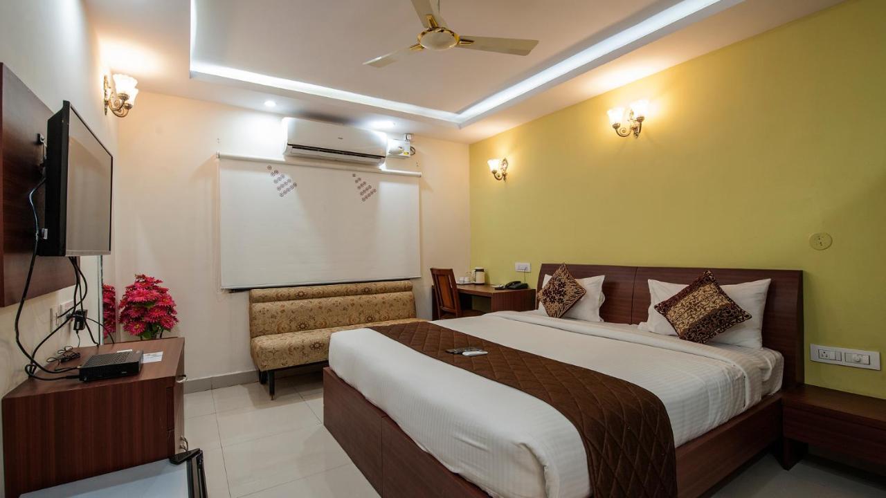 Windsor Castle Brigade Rd Hotel