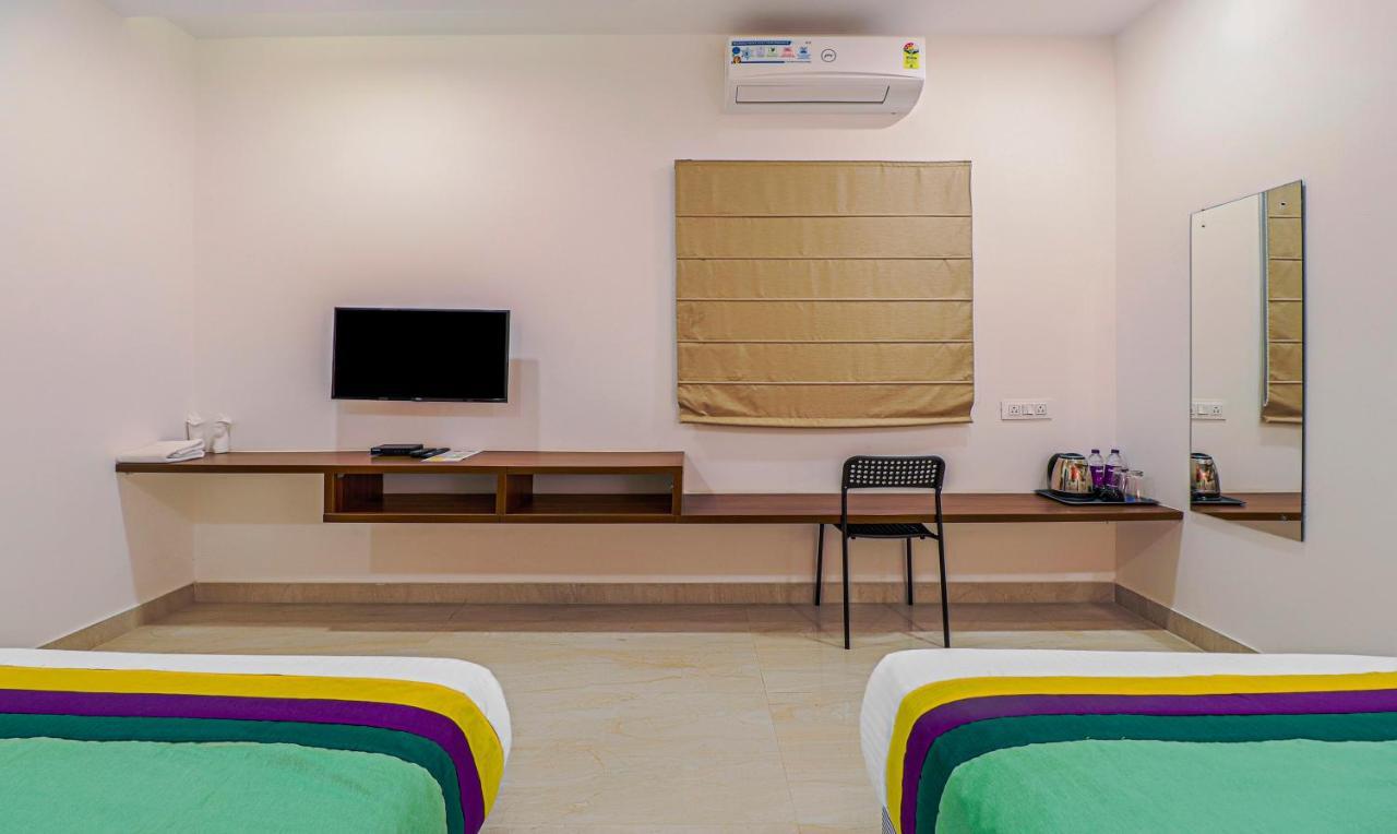Treebo Yc Grand Boutique, Electronic 3*