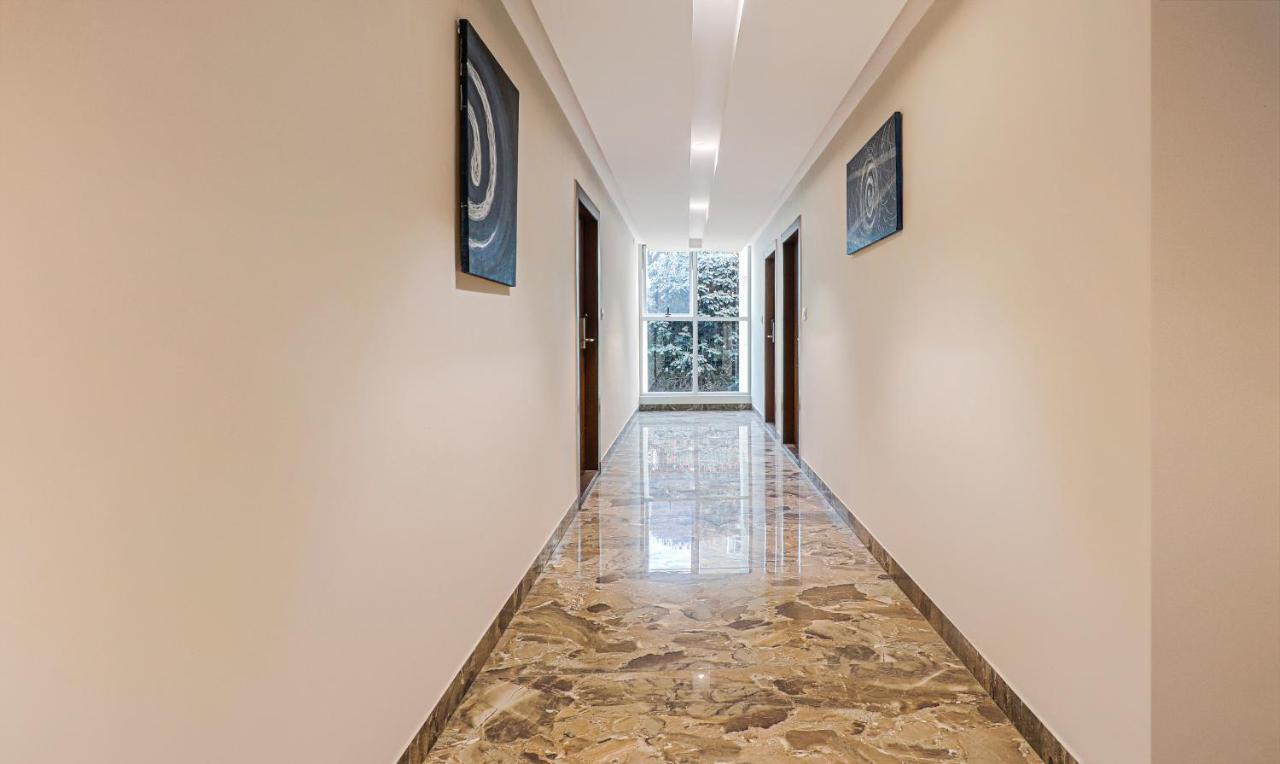 Hotel Treebo Yc Grand Boutique, Electronic