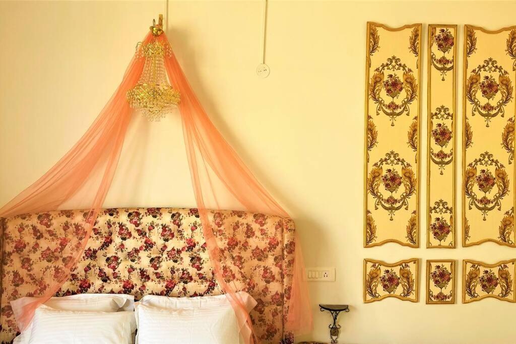 Parisian Themed Duplex Penthouse On The 26Th Floor