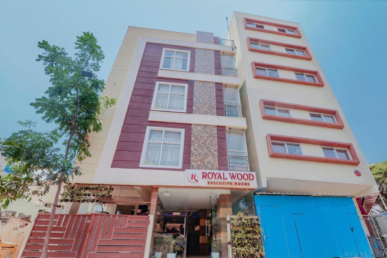 Oyo Flagship 80044 Royal Wood Deluxe 3* Bangalore