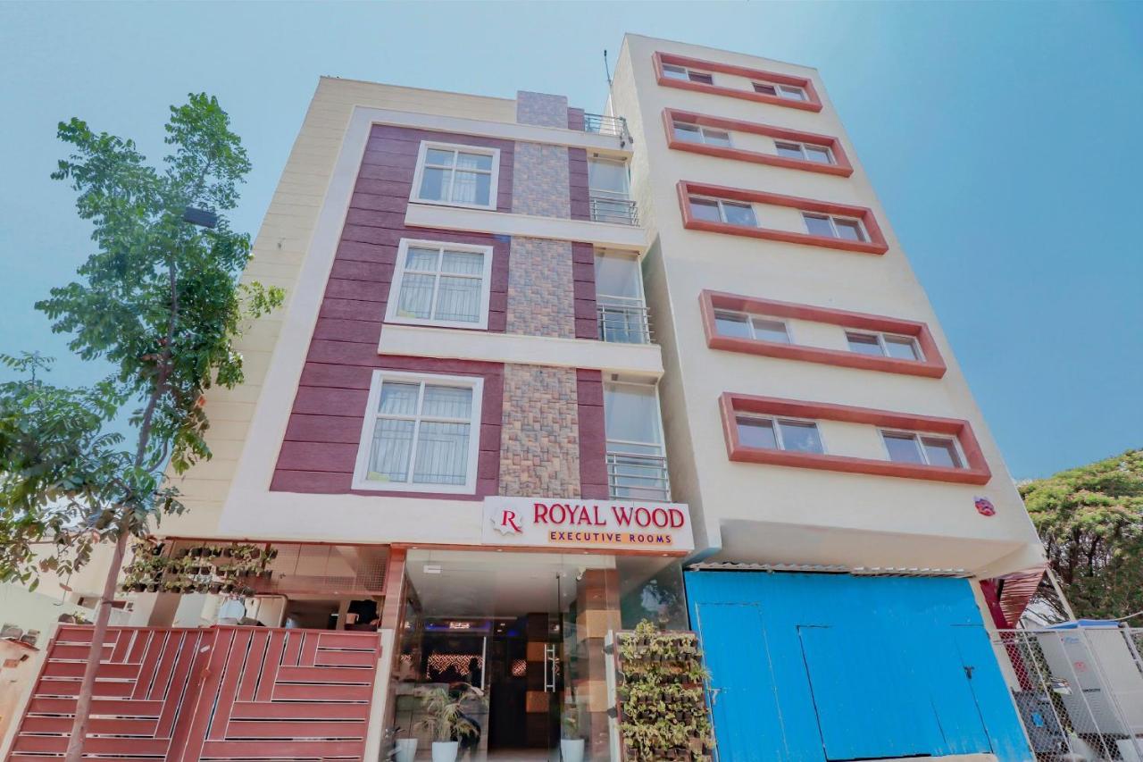 Oyo Flagship 80044 Royal Wood Deluxe 3* Bangalore