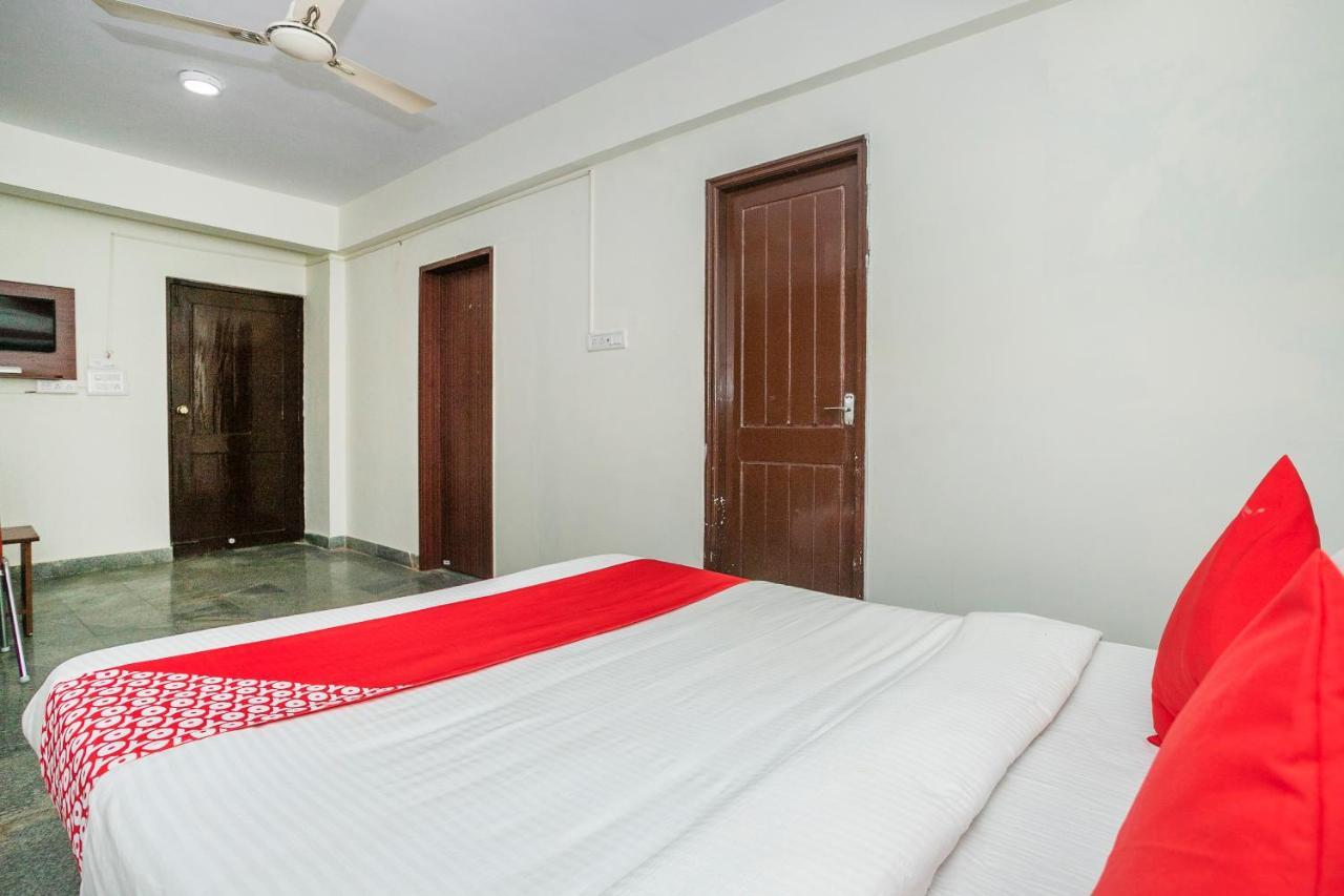 Oyo 22940 Sri Durga Residency 3*