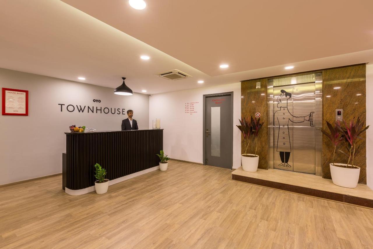 Oyo Townhouse 025 Garuda Mall