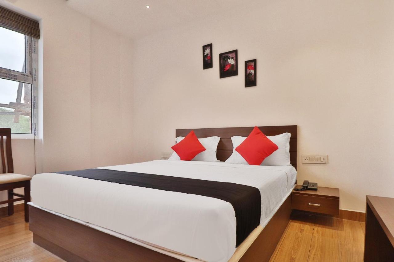 Capital O 43639 Sri Alok Park Hotel