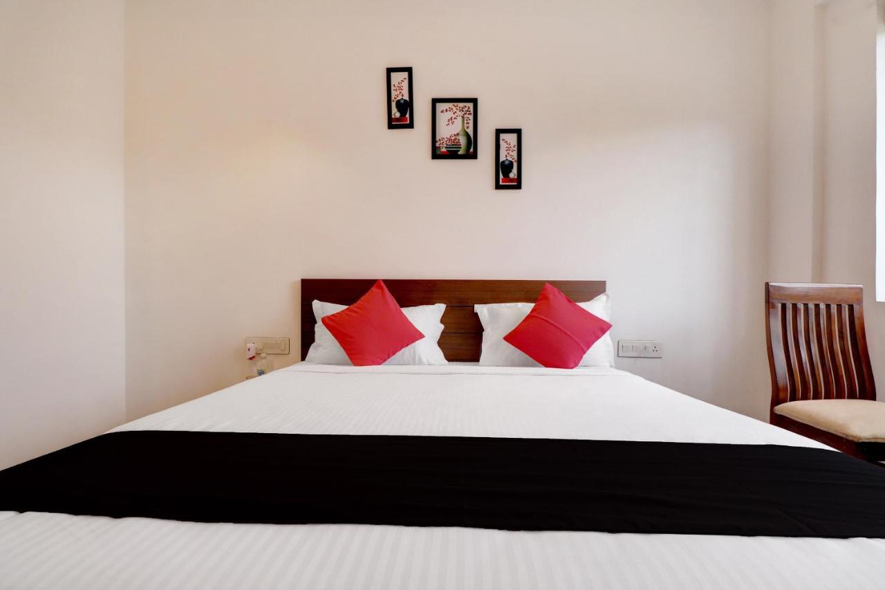 Capital O 43639 Sri Alok Park Hotel