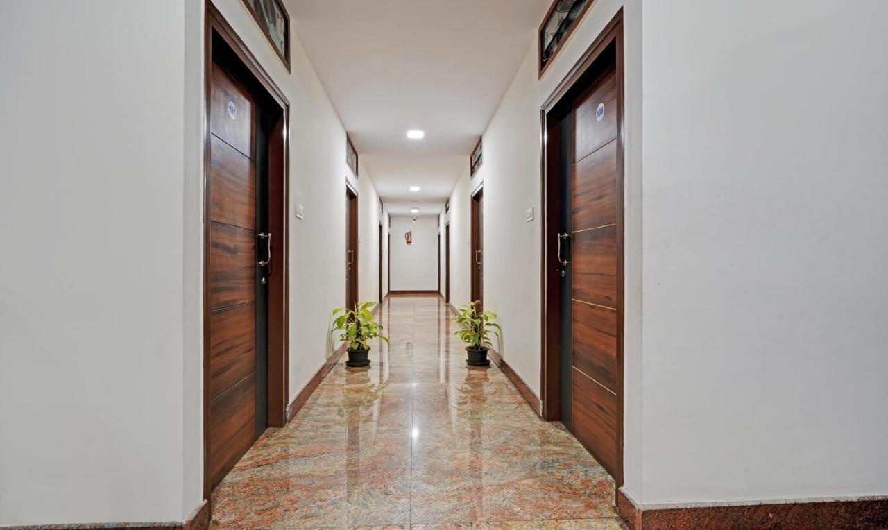 J C Comforts Hotel 3*