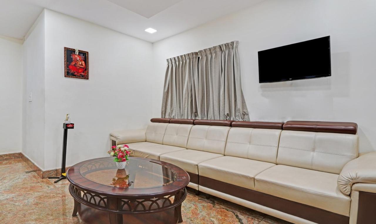 J C Comforts Hotel 3*
