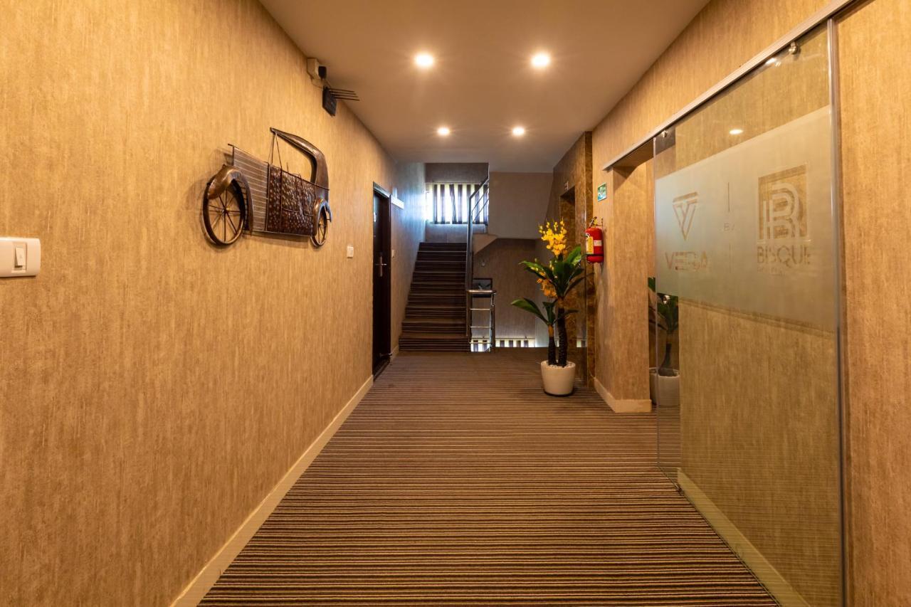 Vera By Bisque Brookefield Hotel