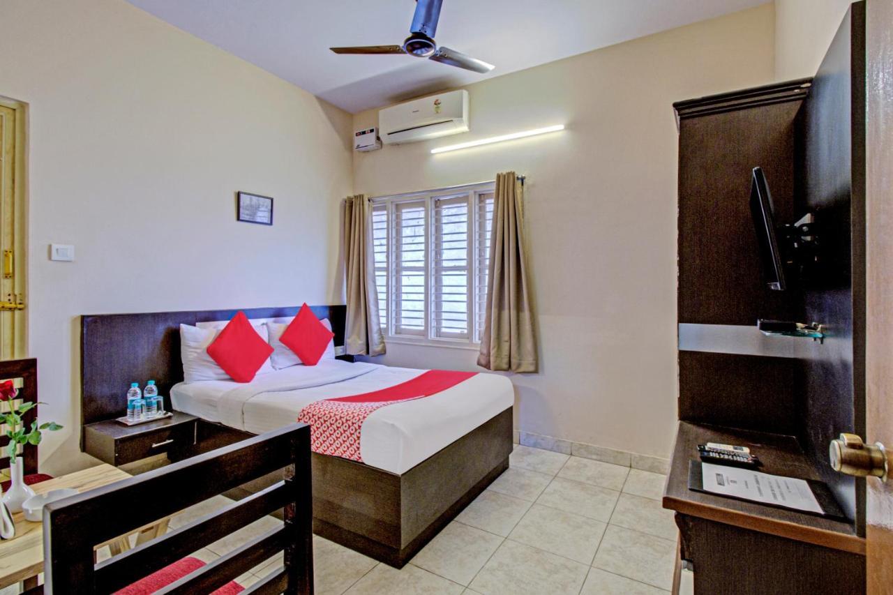 Oyo Flagship 9018 The Residency Hotel 3*