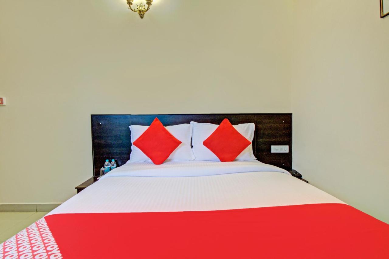 Hotel Oyo Flagship 9018 The Residency 3*