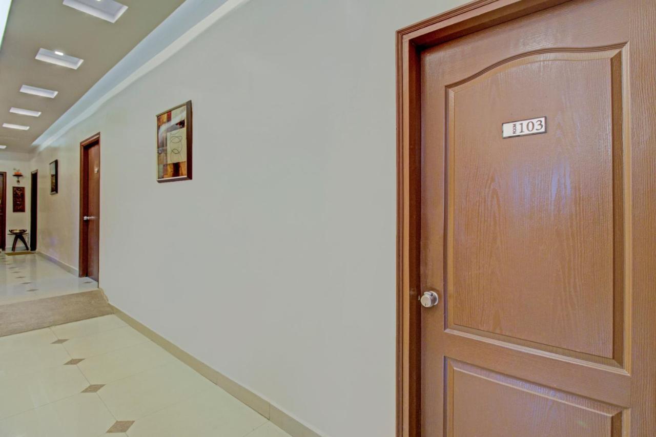 Hotel Oyo Flagship 9018 The Residency 3*