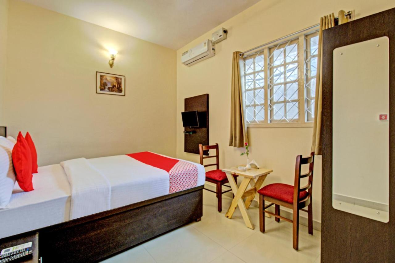 Oyo Flagship 9018 The Residency 3*