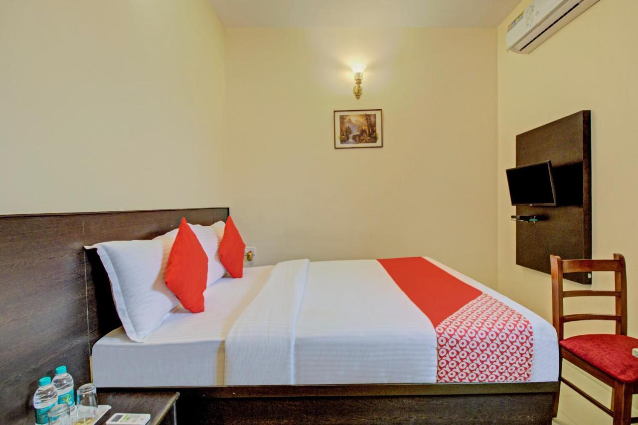 Hotel Oyo Flagship 9018 The Residency 3*
